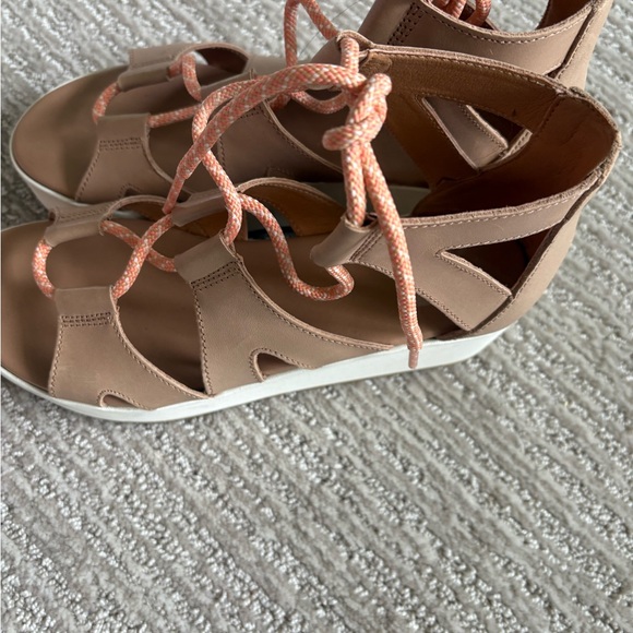 Sorel Tan Gladiator Sandals with Lace-Up Design - Picture 2 of 6